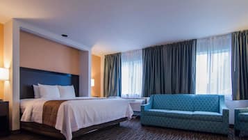 Deluxe King | Premium bedding, desk, iron/ironing board, travel crib