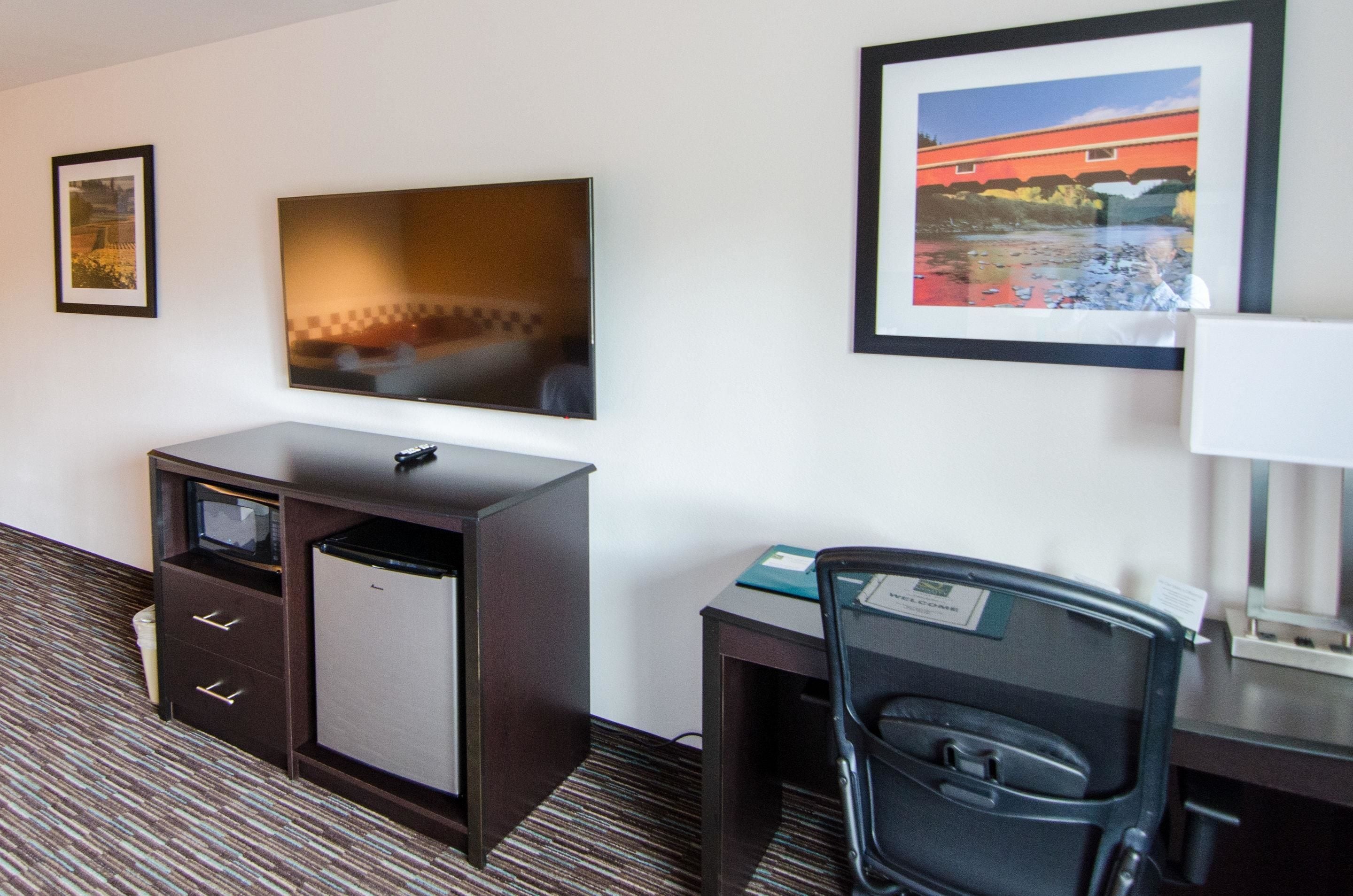 suite, 1 king bed, non smoking | premium bedding, desk, iron/ironing board, free wifi