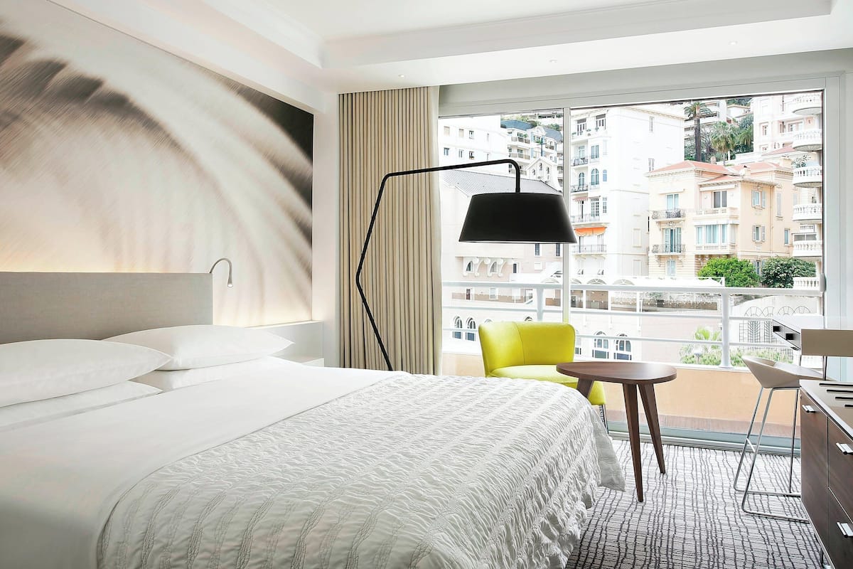 Premium bedding, pillow-top beds, minibar, in-room safe