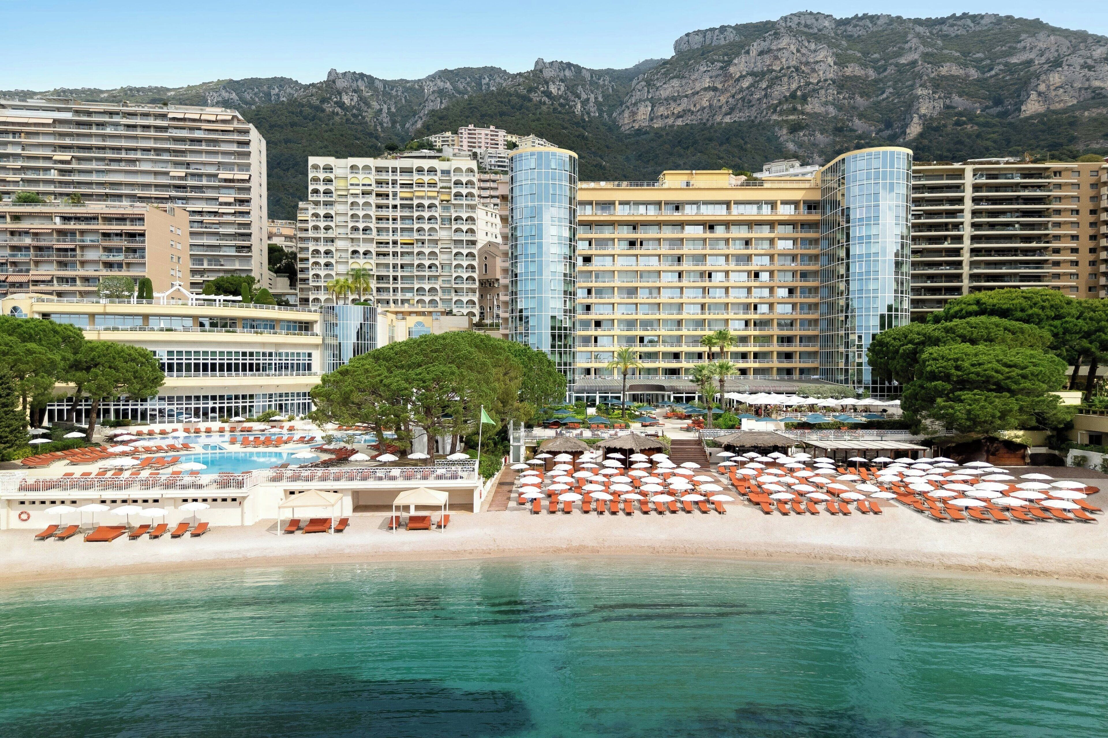 Playa privada, camastros, sombrillas y toallas de playa 
