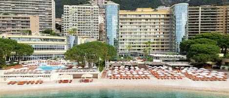 Plage privée, chaise longue, parasol, serviettes de plage
