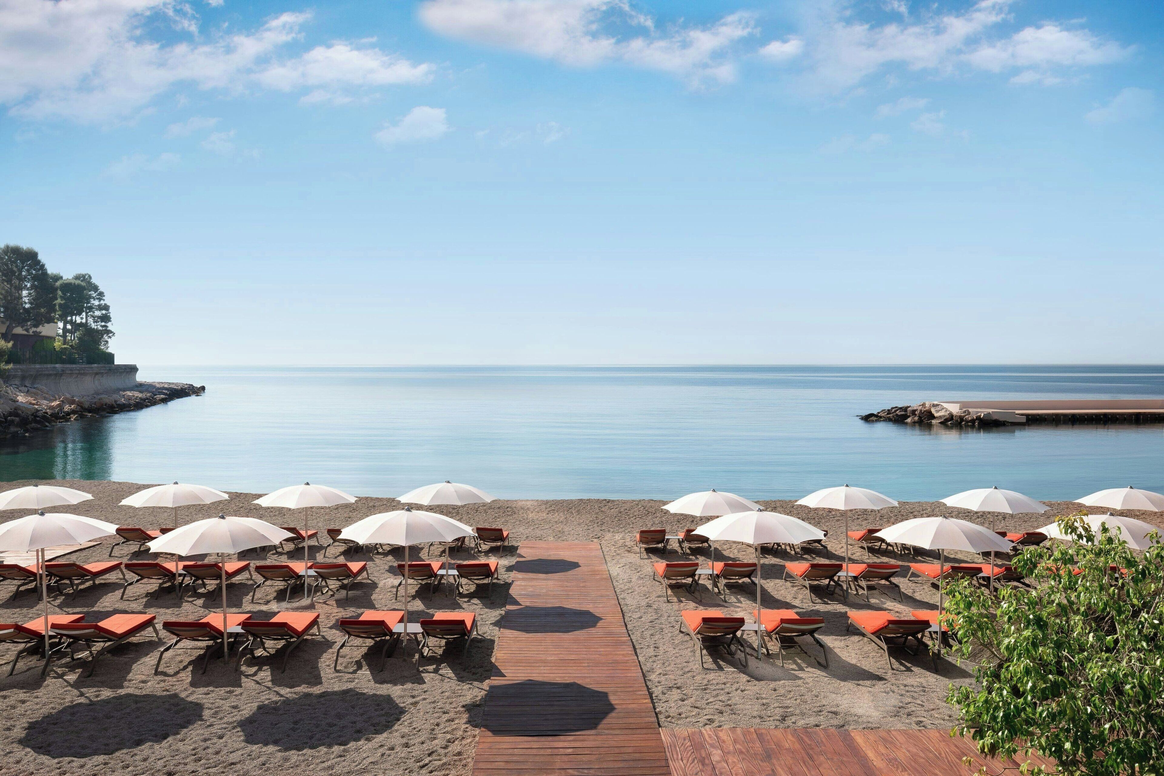 Private beach, sun-loungers, beach umbrellas, beach towels