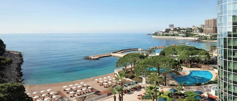 Innenpool, Außenpool (je nach Saison geöffnet)