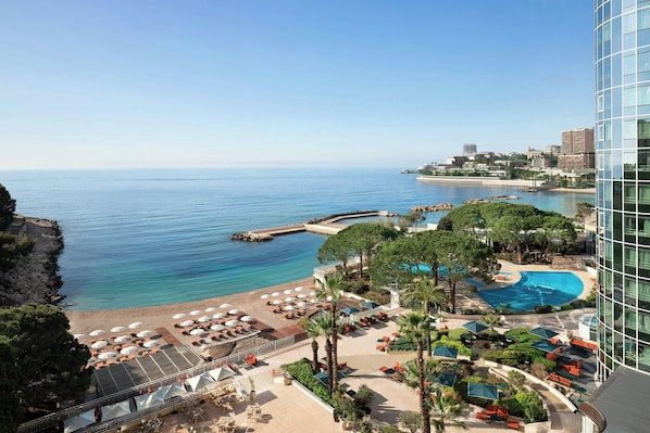 실내 수영장, 시즌별로 운영되는 야외 수영장