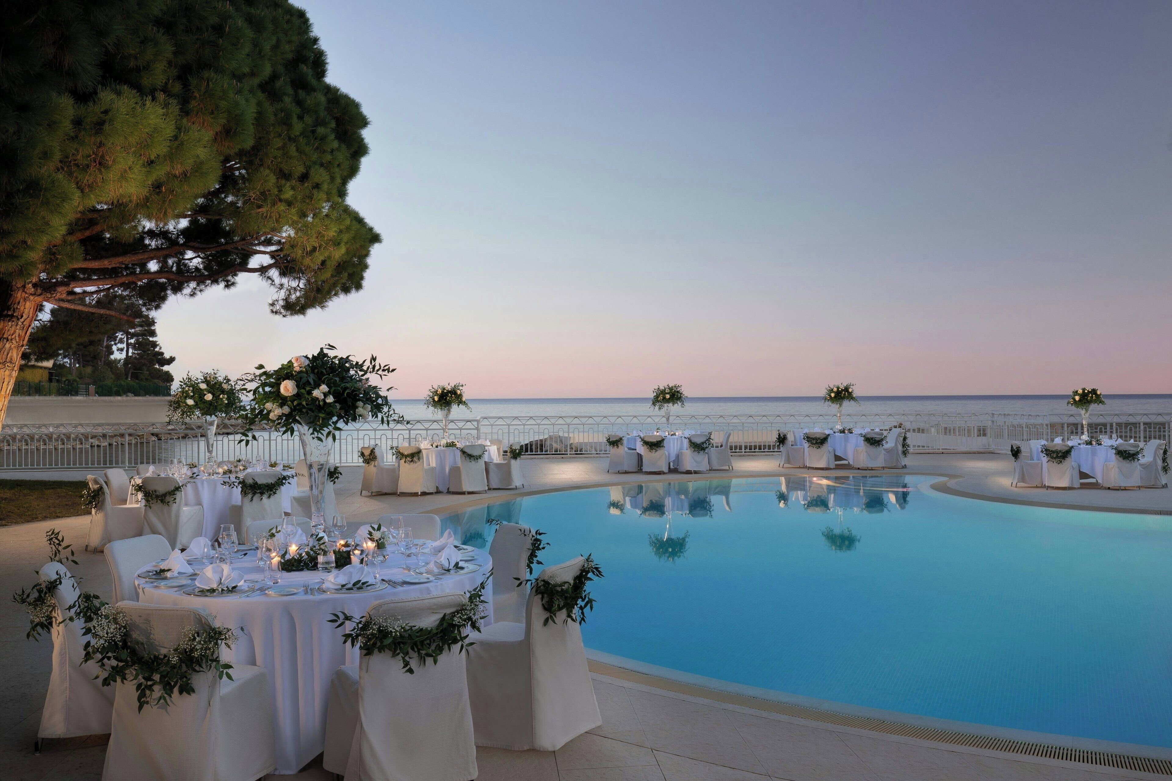 Alberca techada y alberca al aire libre por temporada