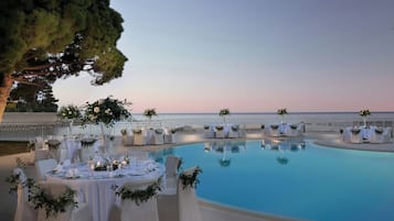 Indoor pool, seasonal outdoor pool