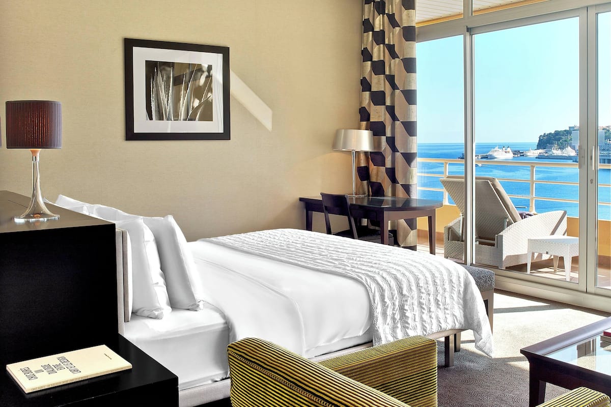 Premium bedding, pillow-top beds, minibar, in-room safe