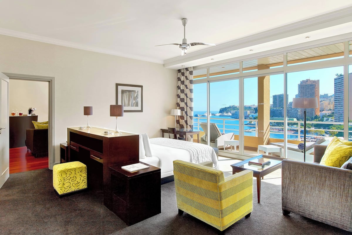 Executive Suite, 1 Bedroom, Terrace, Partial Sea View | Premium bedding, pillowtop beds, minibar, in-room safe
