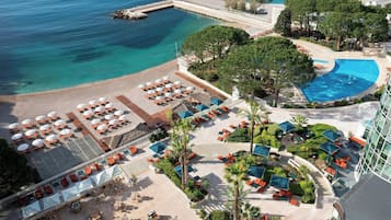 Private beach, sun loungers, beach umbrellas, beach towels