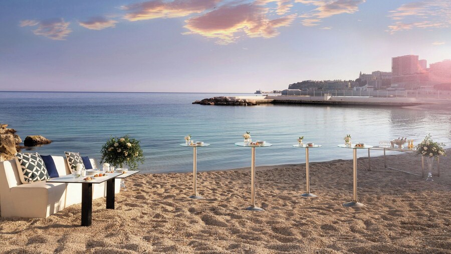 Le Meridien Beach Plaza