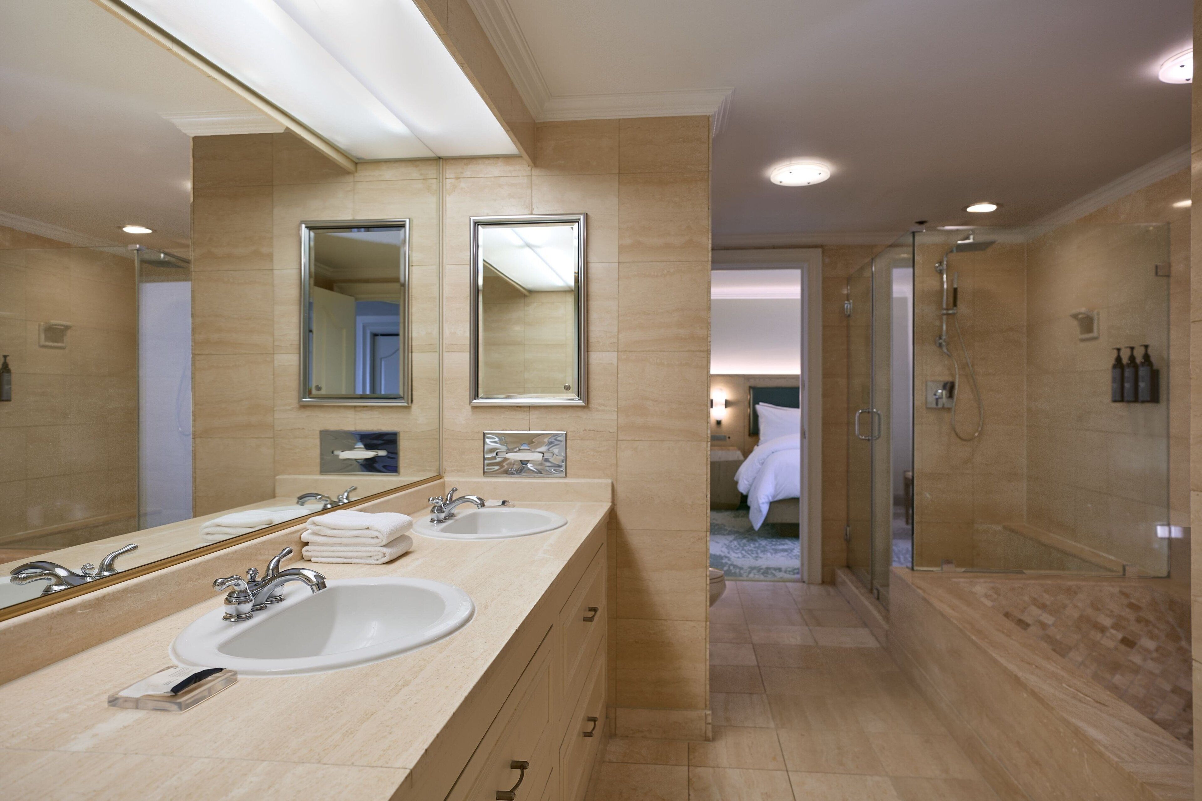 luxury suite, 1 double bed, balcony | bathroom | combined shower/bathtub, hair dryer, towels