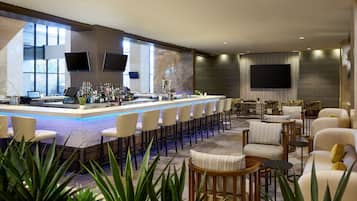 2 bars/lounges