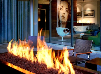 Outdoor dining at The Hotel Zags Portland