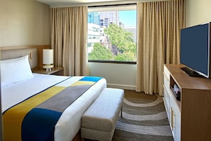 Premium bedding, down comforters, pillowtop beds, in-room safe - The Hotel Zags Portland (Portland)