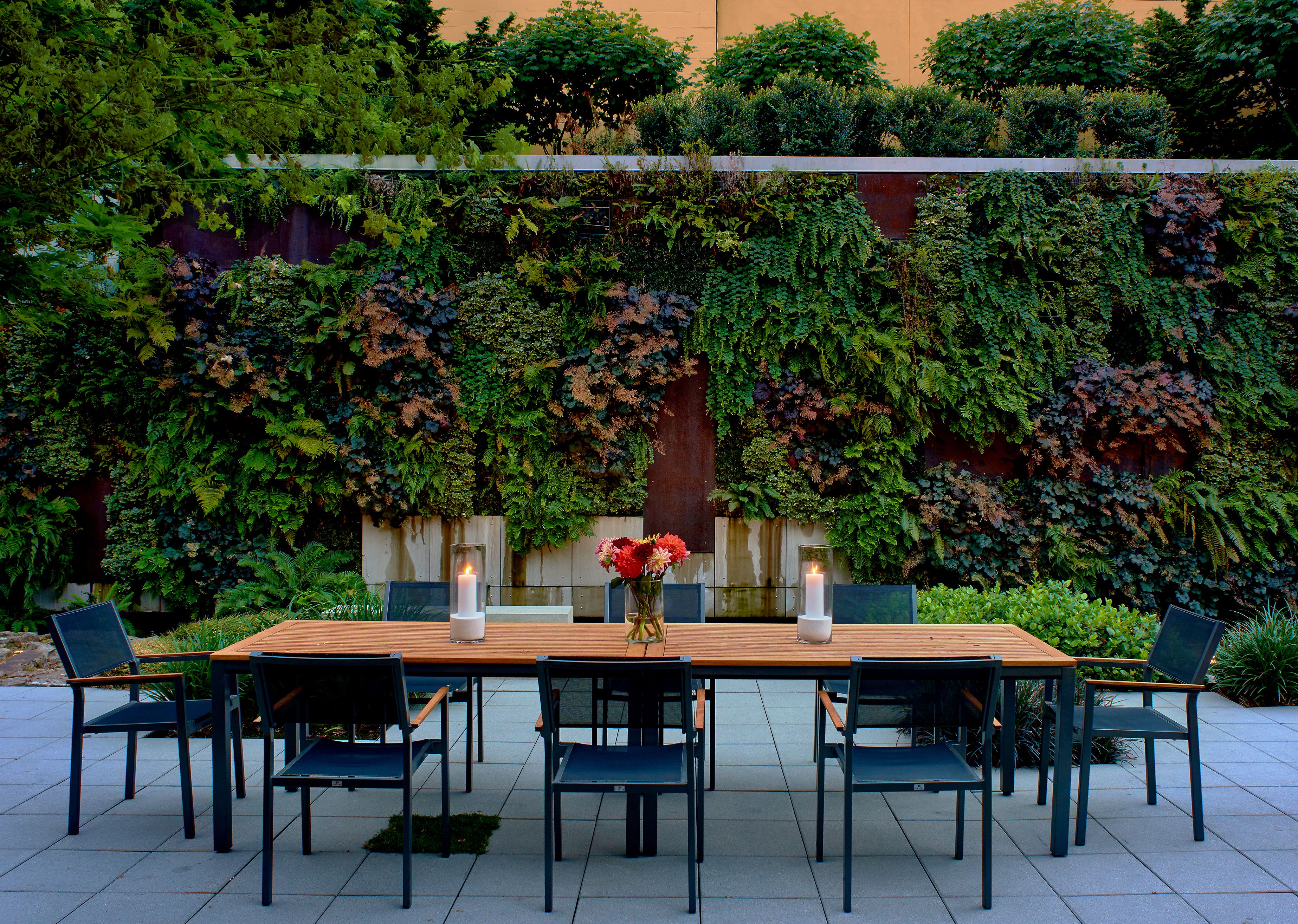 屋外ダイニングエリア