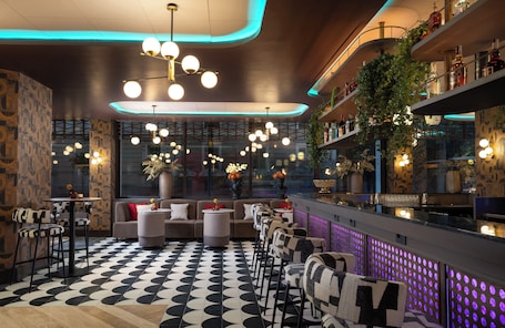 Bar (en el alojamiento). NYX Hotel Rome by Leonardo Hotels