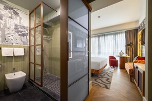 Minibar, in-room safe, blackout drapes, free WiFi