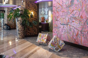 Lobby lounge