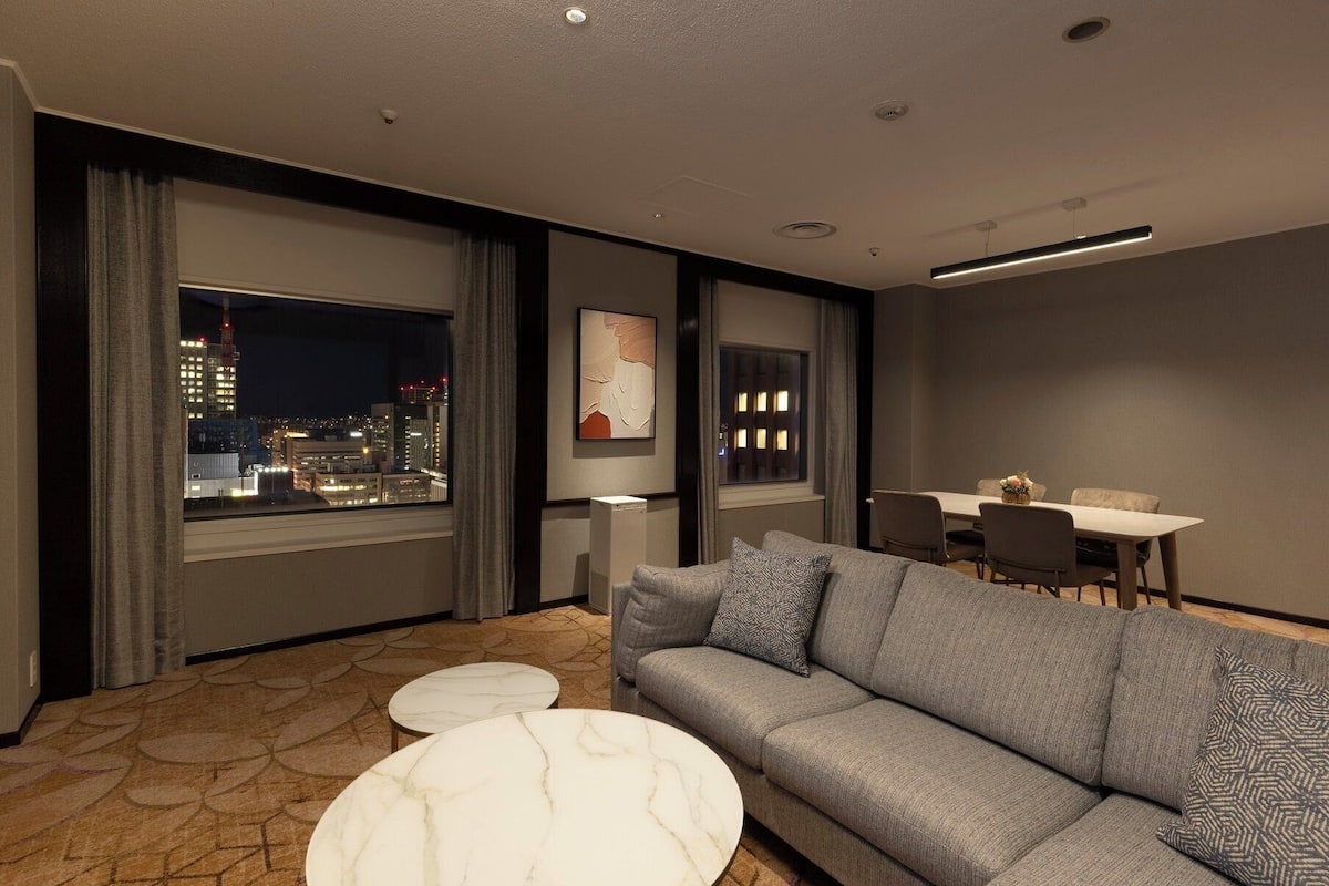 Suite, 2 camas individuales | 1 dormitorio, minibar, escritorio
