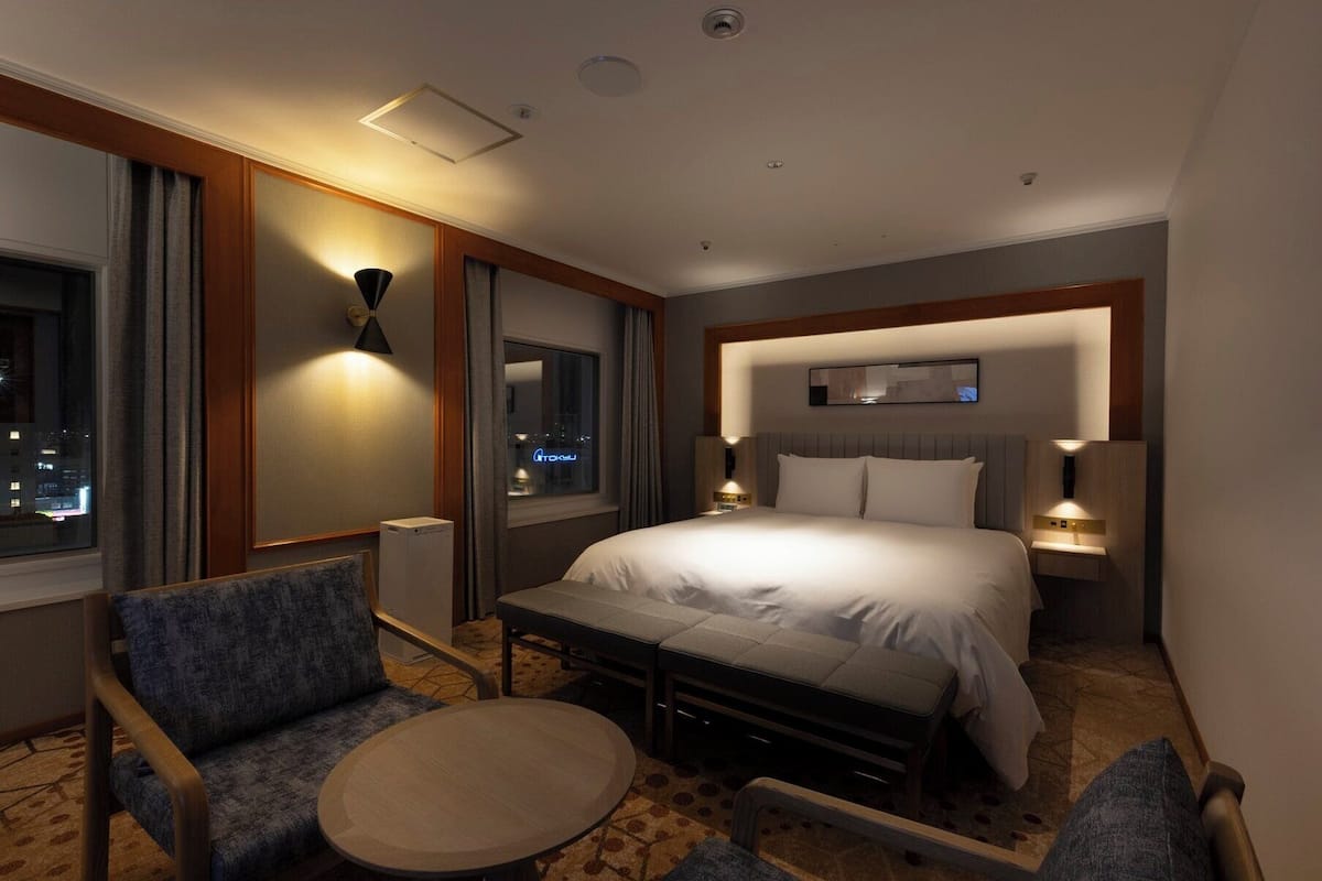 Suite, 1 cama de matrimonio grande | 1 dormitorio, minibar, escritorio