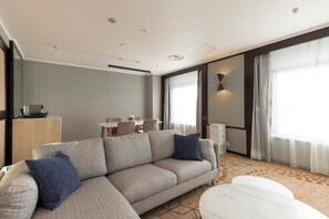 Minibar, desk, laptop workspace, free WiFi - ANA Crowne Plaza Sapporo by IHG (Sapporo)