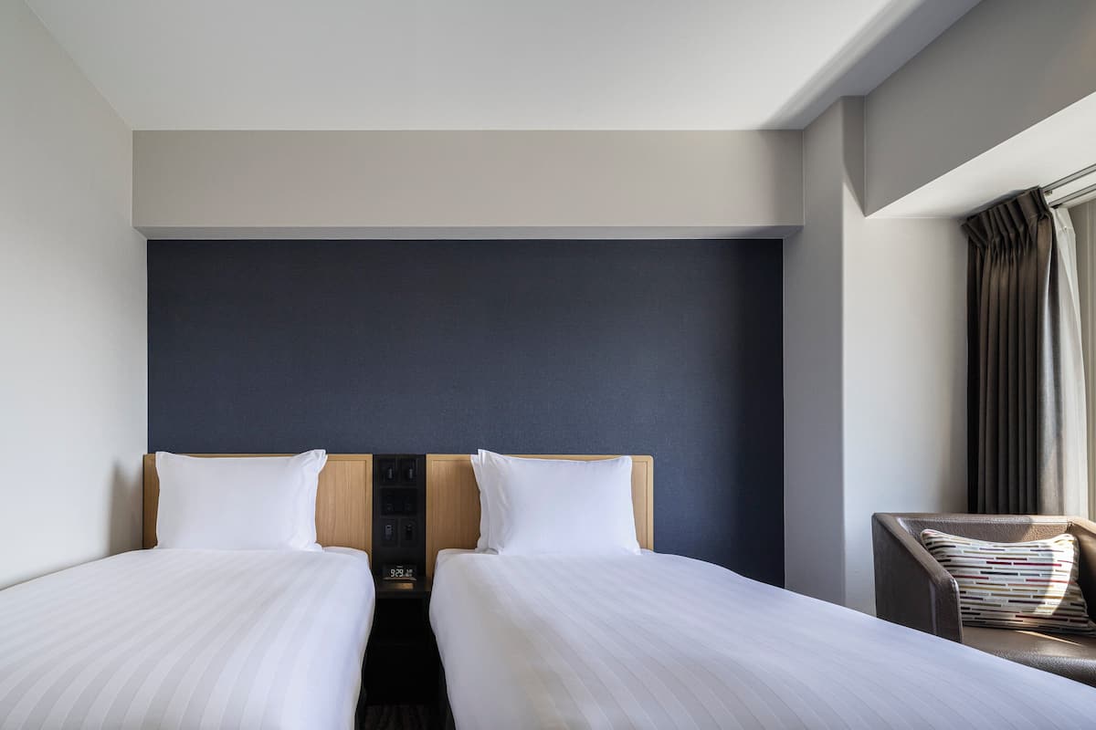 1 dormitorio, minibar, escritorio