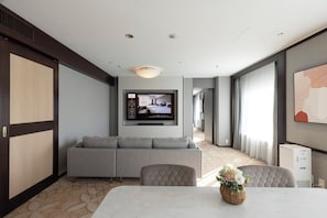 Suite, 1 King Bed | Minibar, desk, laptop workspace, free WiFi