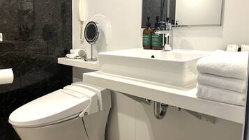 Standard Room (Upgraded) | Bathroom