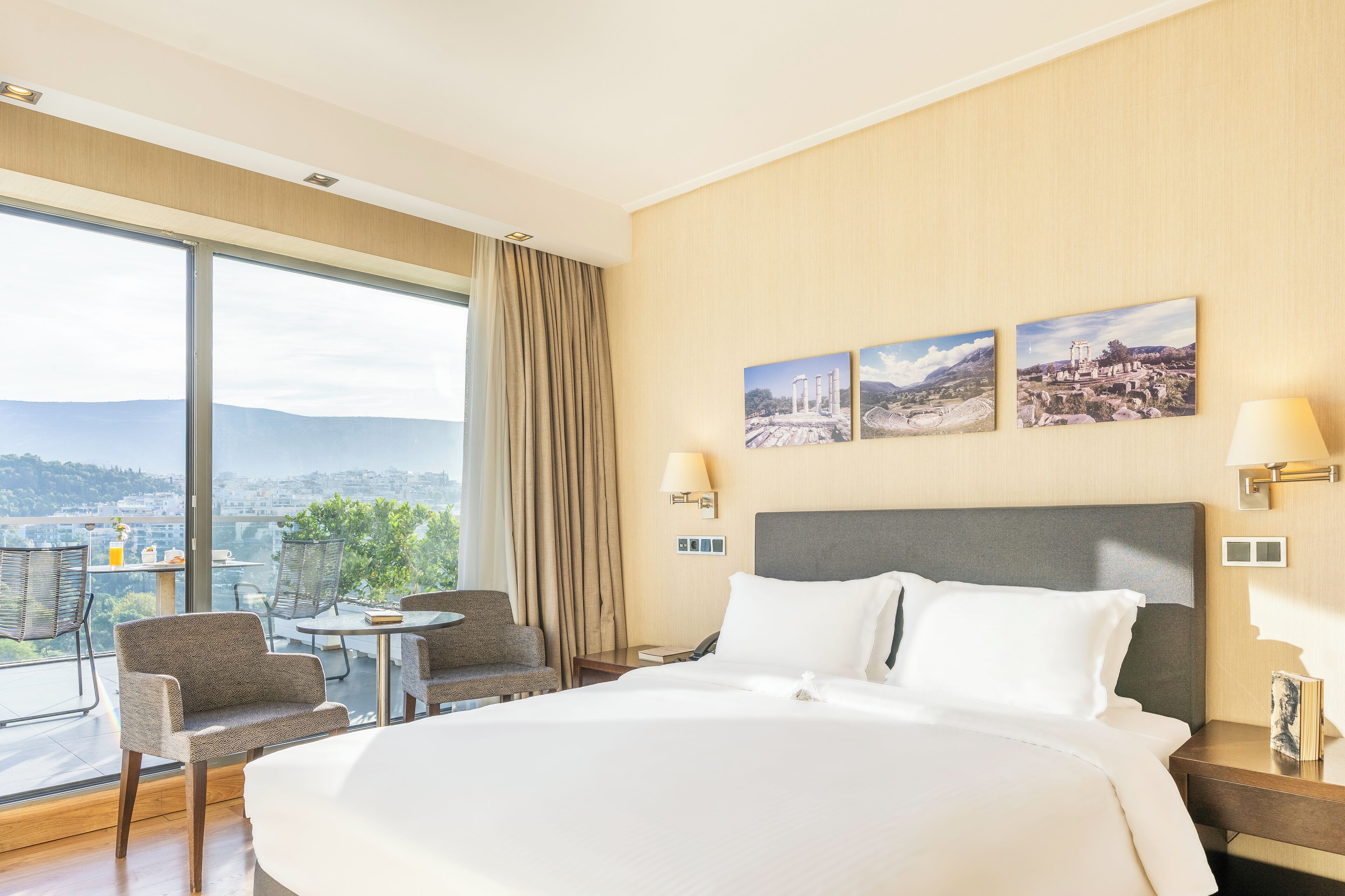Executive dubbelrum (Temple of Zeus or Acropolis View) | Sängtillbehör av högsta kvalitet och minibar