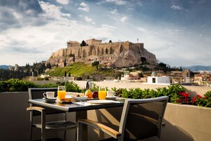 Breakfast, lunch, dinner served; Mediterranean cuisine 