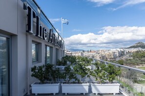 Executive Double Room (Temple of Zeus or Acropolis View) | Terrace/patio - Athens Gate Hotel (Athens)