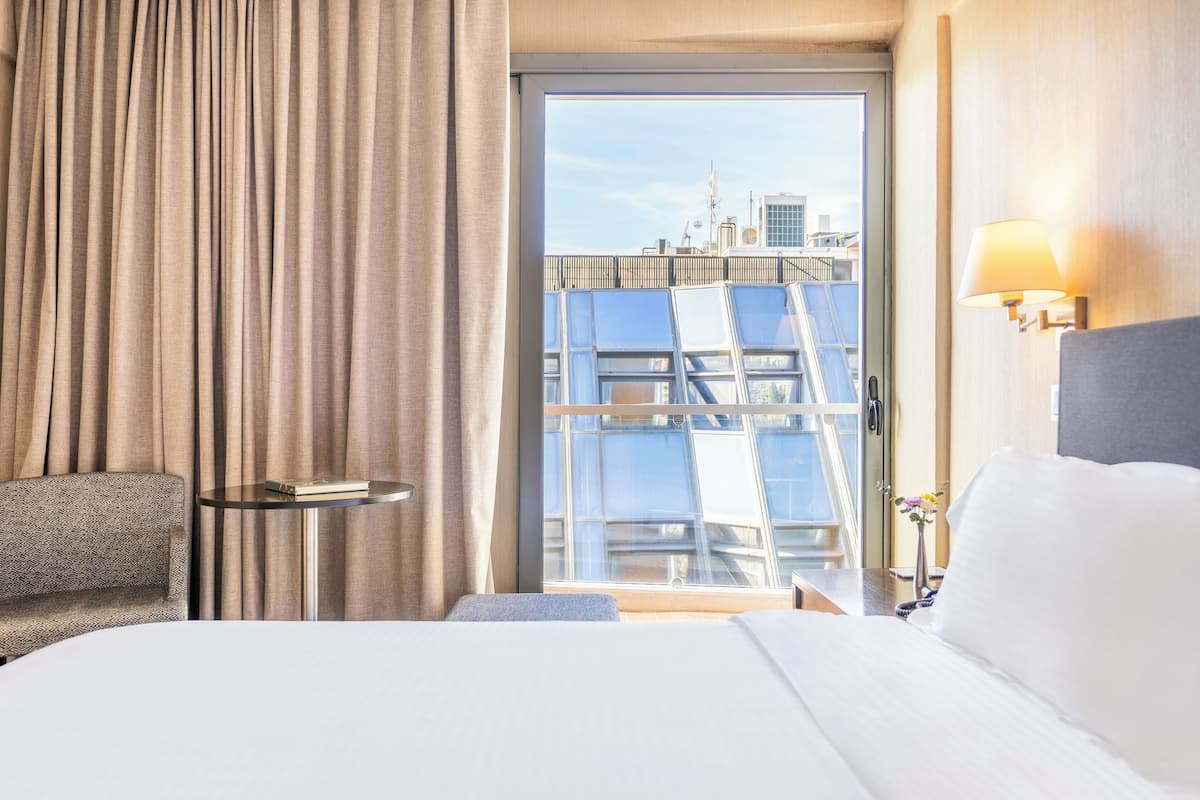 premium bedding, minibar, in-room safe, blackout curtains