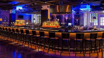 3 bars/lounges