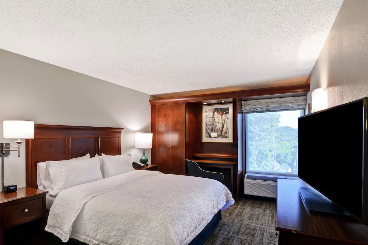 In-room safe, iron/ironing board, free cribs/infant beds, free WiFi