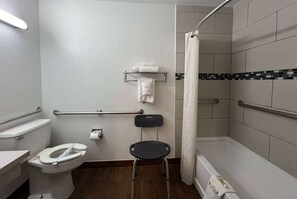 Kamar, 1 Tempat Tidur King, akses difabel, Bebas Asap Rokok | Kamar mandi | Kombinasi shower/bathtub, pengering rambut,  dan handuk