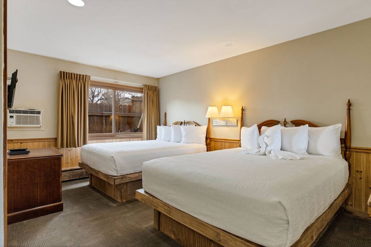 Premium bedding, down comforters, in-room safe, desk