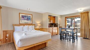 Suite, varias camas (some pet friendly) | Ropa de cama de alta calidad y edredón