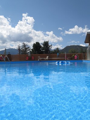 Seasonal outdoor pool, sun loungers