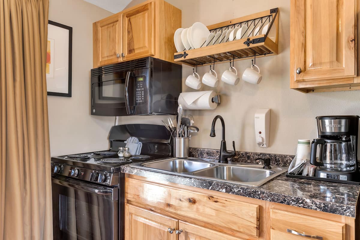 studio, 1 king bed (some pet friendly) | private kitchen | fridge, microwave, coffee/tea maker