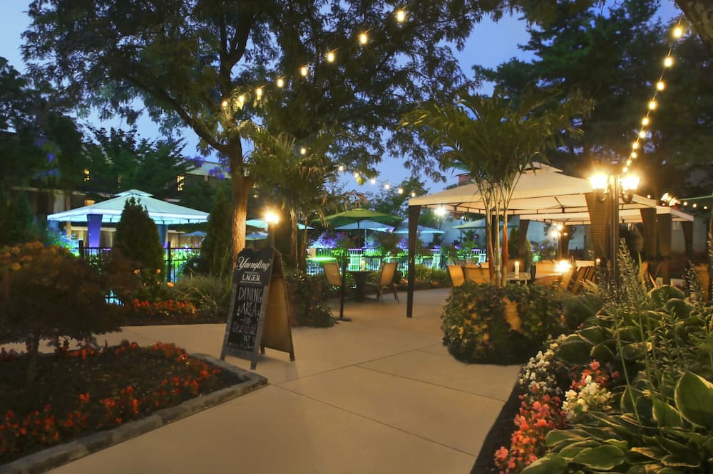Holiday Inn Westbury - Long Island by IHG