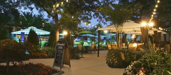 Holiday Inn Westbury - Long Island by IHG