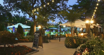 Holiday Inn Westbury - Long Island by IHG