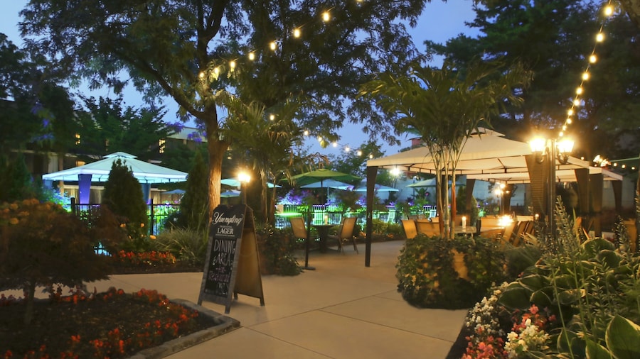 Holiday Inn Westbury - Long Island by IHG