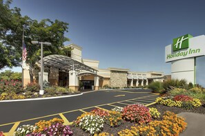 Exterior - Holiday Inn Westbury - Long Island by IHG (Carle Place)