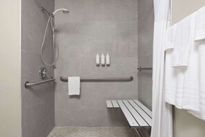 Deluxe Room, 1 Queen Bed, Non Smoking | Accessible bathroom