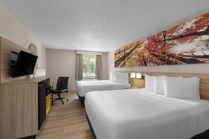 Quarto, 2 camas Queen, para não fumantes | Cofres nos quartos, ferros/tábuas de passar roupa, berços grátis