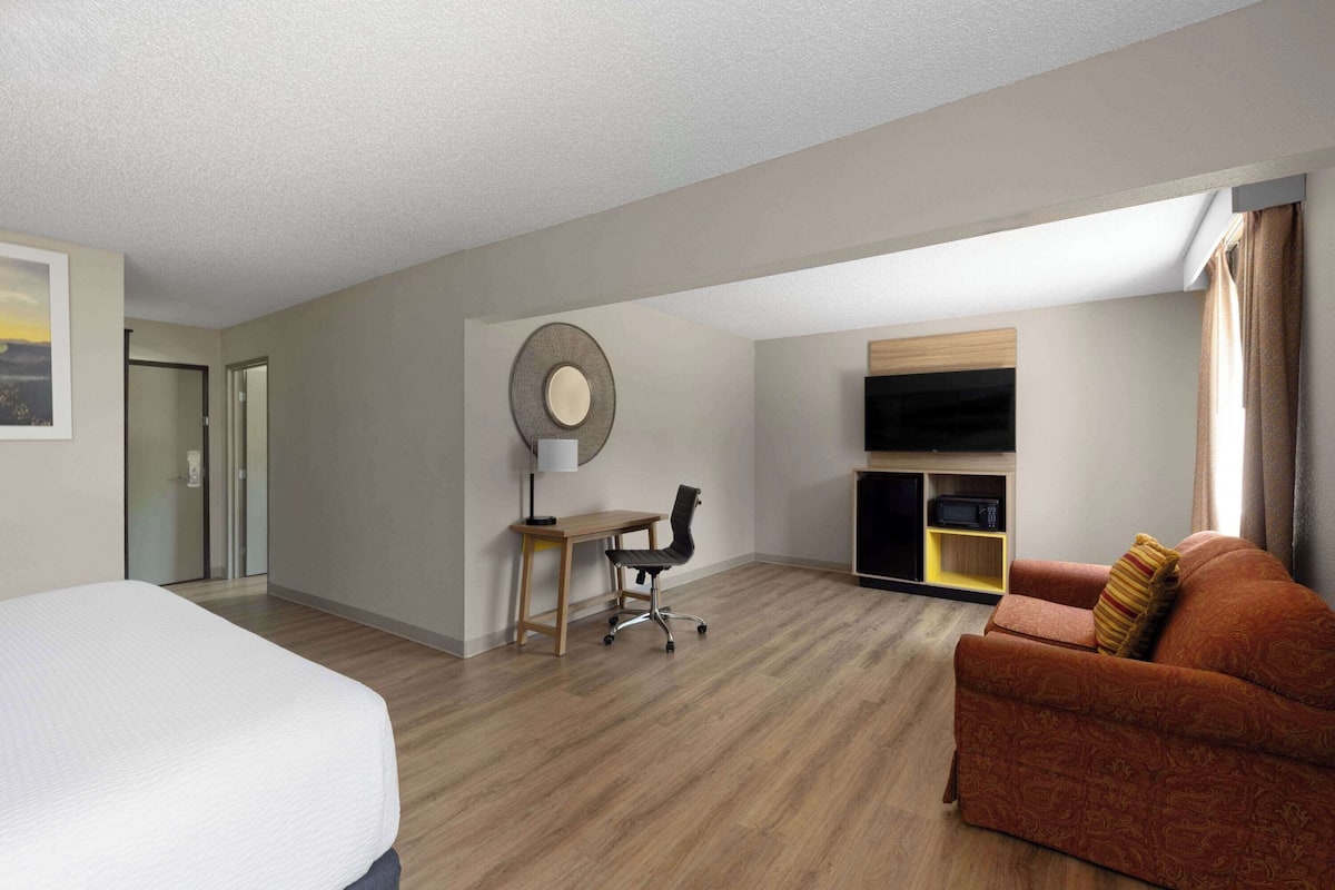 In-room safe, iron/ironing board, free cribs/infant beds, rollaway beds