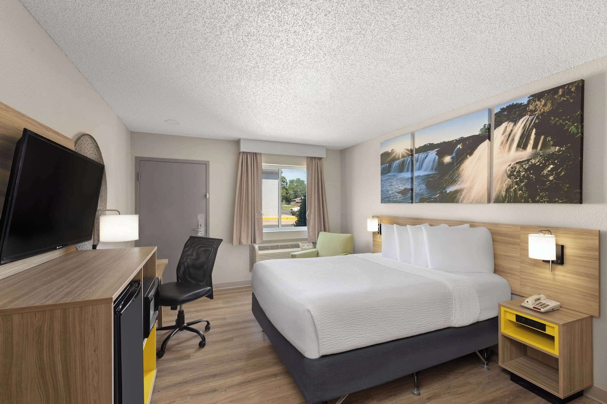 In-room safe, iron/ironing board, free cribs/infant beds, rollaway beds