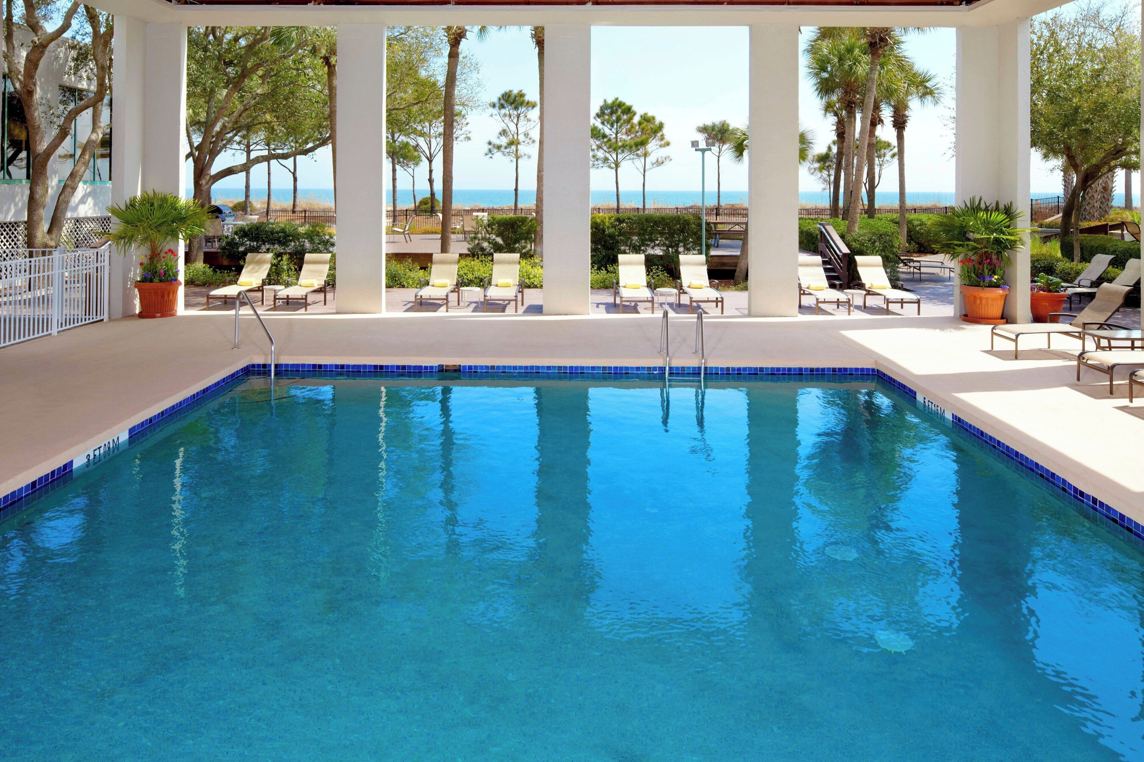 3 buitenzwembaden, een verwarmd zwembad en zwembadcabana's (toeslag)