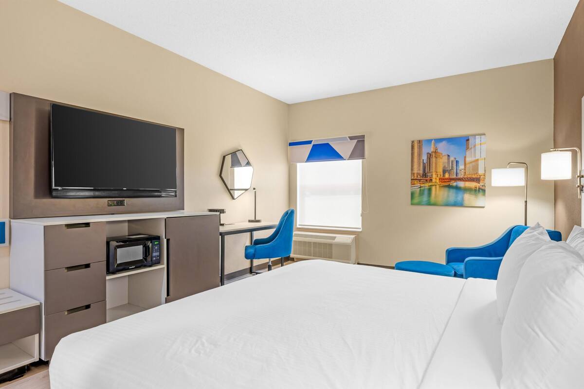 Standard Room, 1 Queen Bed, Accessible, Refrigerator & Microwave